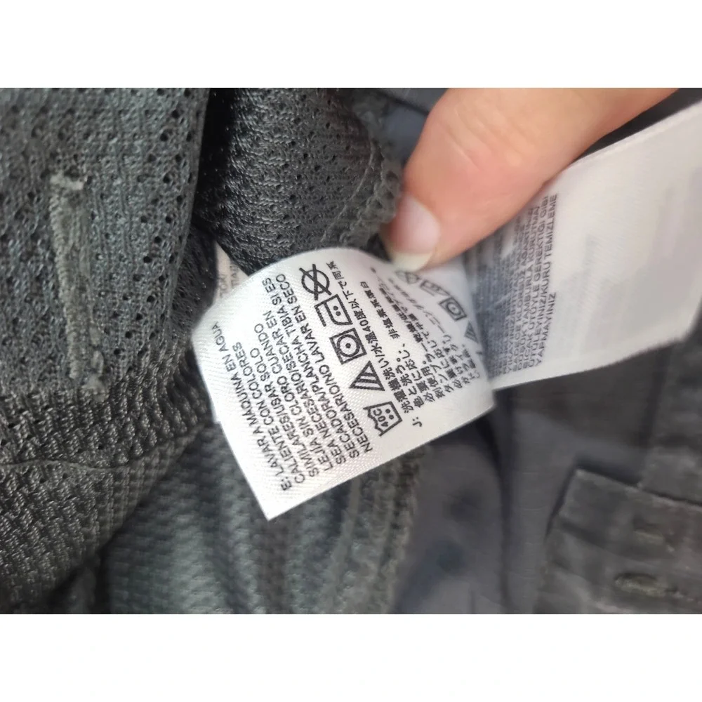 The North Face Cargo Shorts Mens Size 40 Charcoal Gray Utility Hiking Outdoor